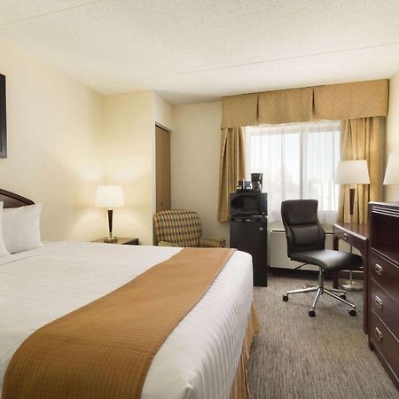 Travelodge By Wyndham Edmonton South Esterno foto