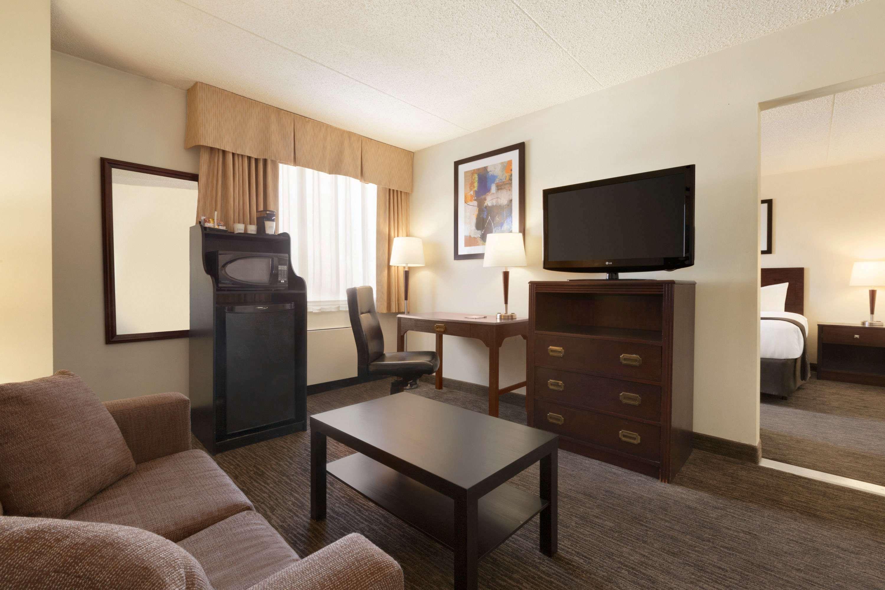 Travelodge By Wyndham Edmonton South Esterno foto